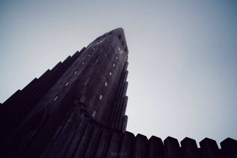 0020 iceland reykjavik hallgrimskirkja solfar sculpture