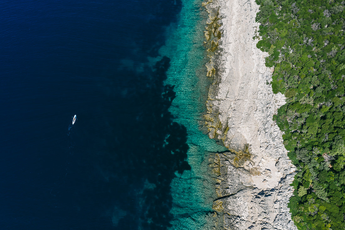 006 kroatien meer kueste drohne - Kroatiens Mittelmeerküste