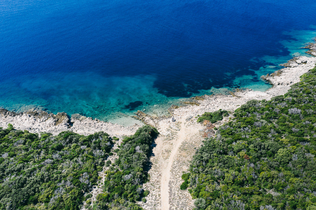 010 kroatien meer kueste drohne - Kroatiens Mittelmeerküste