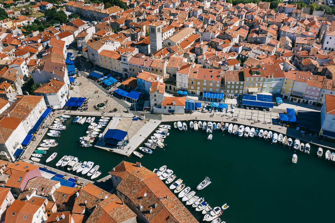 017 kroatien meer kueste drohne - Kroatiens Mittelmeerküste