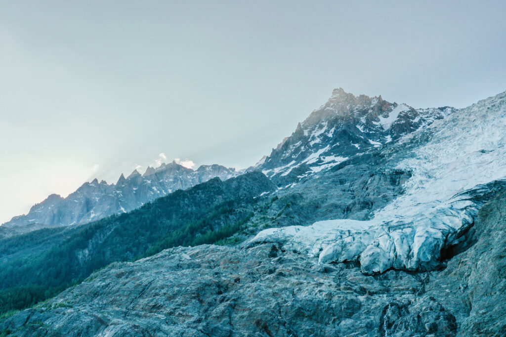 003 mont blanc gletscher drohne luftaufnahme 1024x682 - Die atemberaubende Schönheit des Mont Blanc Gletschers aus der Vogelperspektive