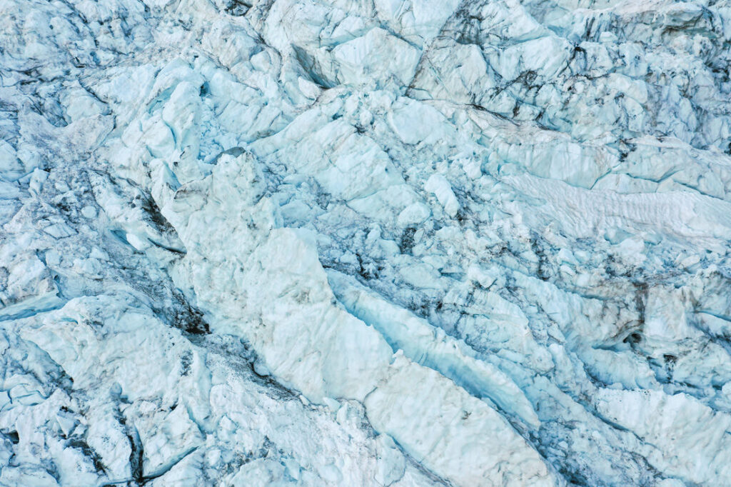 006 mont blanc gletscher drohne luftaufnahme 1024x682 - Die atemberaubende Schönheit des Mont Blanc Gletschers aus der Vogelperspektive