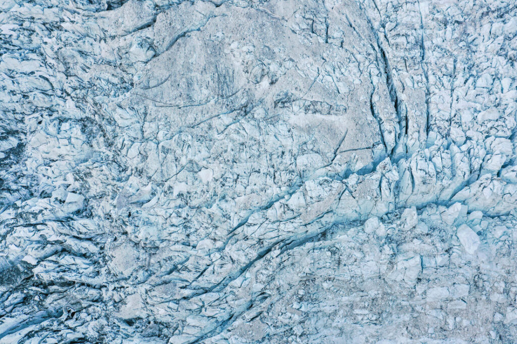 011 mont blanc gletscher drohne luftaufnahme 1024x682 - Die atemberaubende Schönheit des Mont Blanc Gletschers aus der Vogelperspektive