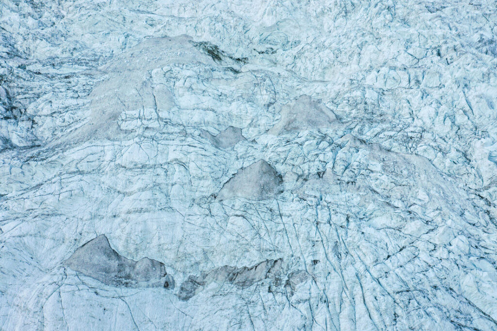 014 mont blanc gletscher drohne luftaufnahme 1024x682 - Die atemberaubende Schönheit des Mont Blanc Gletschers aus der Vogelperspektive