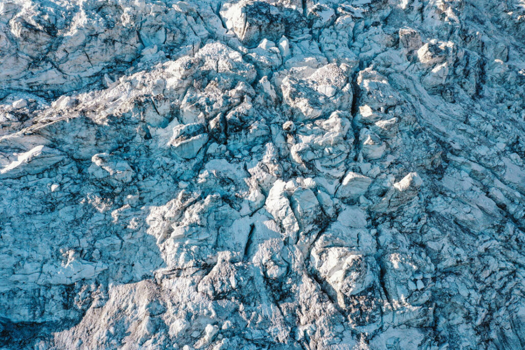 017 mont blanc gletscher drohne luftaufnahme 1024x682 - Die atemberaubende Schönheit des Mont Blanc Gletschers aus der Vogelperspektive