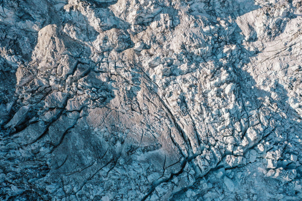 021 mont blanc gletscher drohne luftaufnahme 1024x682 - Die atemberaubende Schönheit des Mont Blanc Gletschers aus der Vogelperspektive